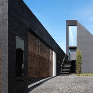 GOLD-WINNER-Black-Monolithic-Wall-Custom-Home-Design-Nobuaki-Miyashita-MR-STUDIO-Co.Ltd_.-Copyri.jpg